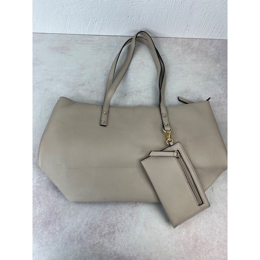 Large Beige Tote Bag & Wristlet Set - Stylish & Functional Faux Leather‎